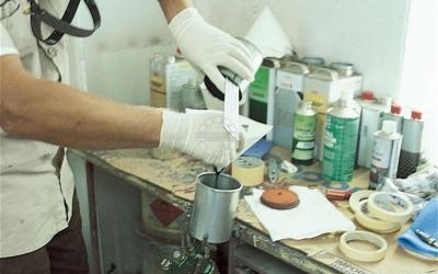 Rabotat s toksichnymi rastvoritelyami nuzhno akkuratno